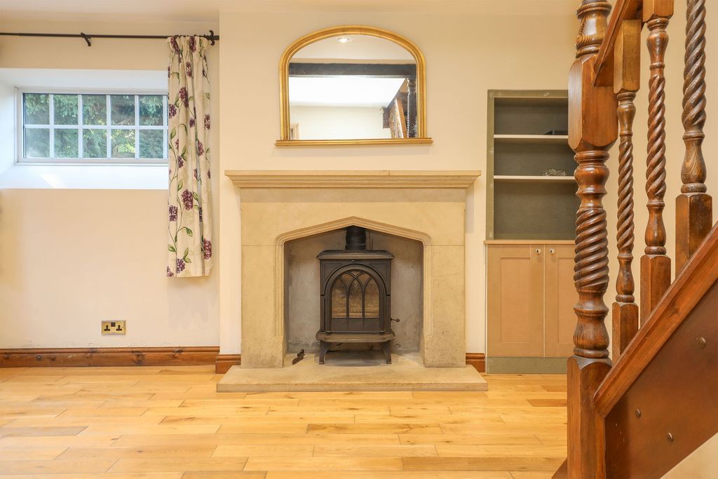 Property photo 3 of 32