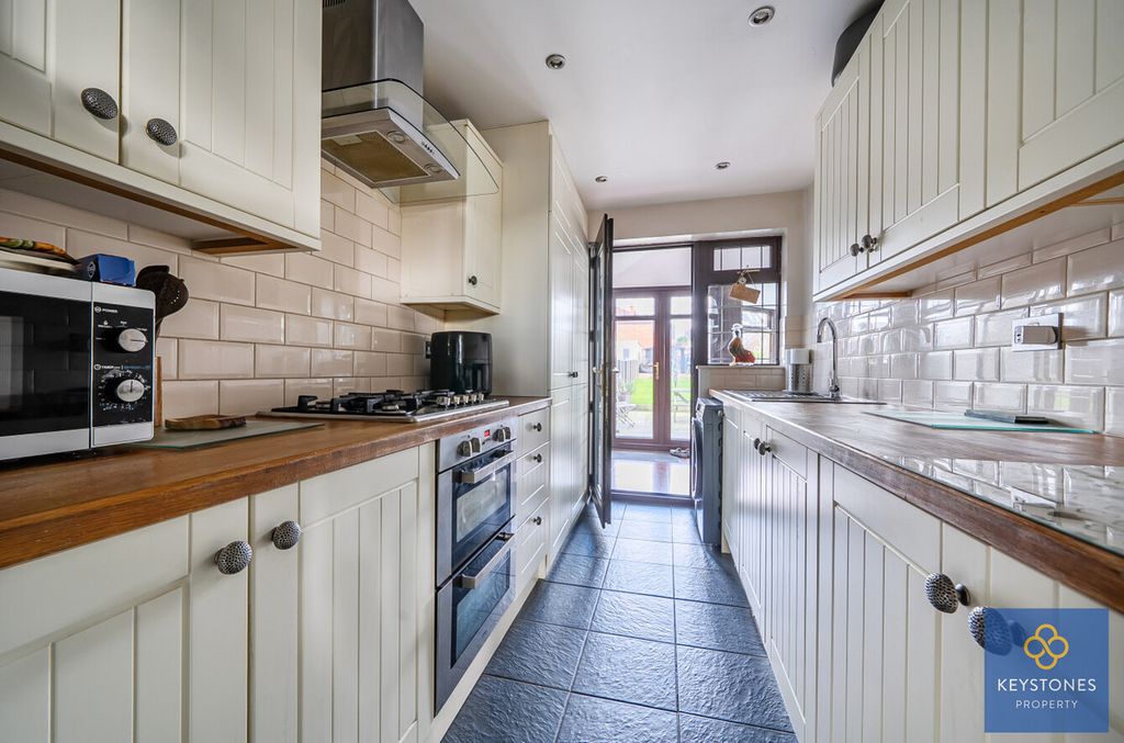 Property photo 3 of 20