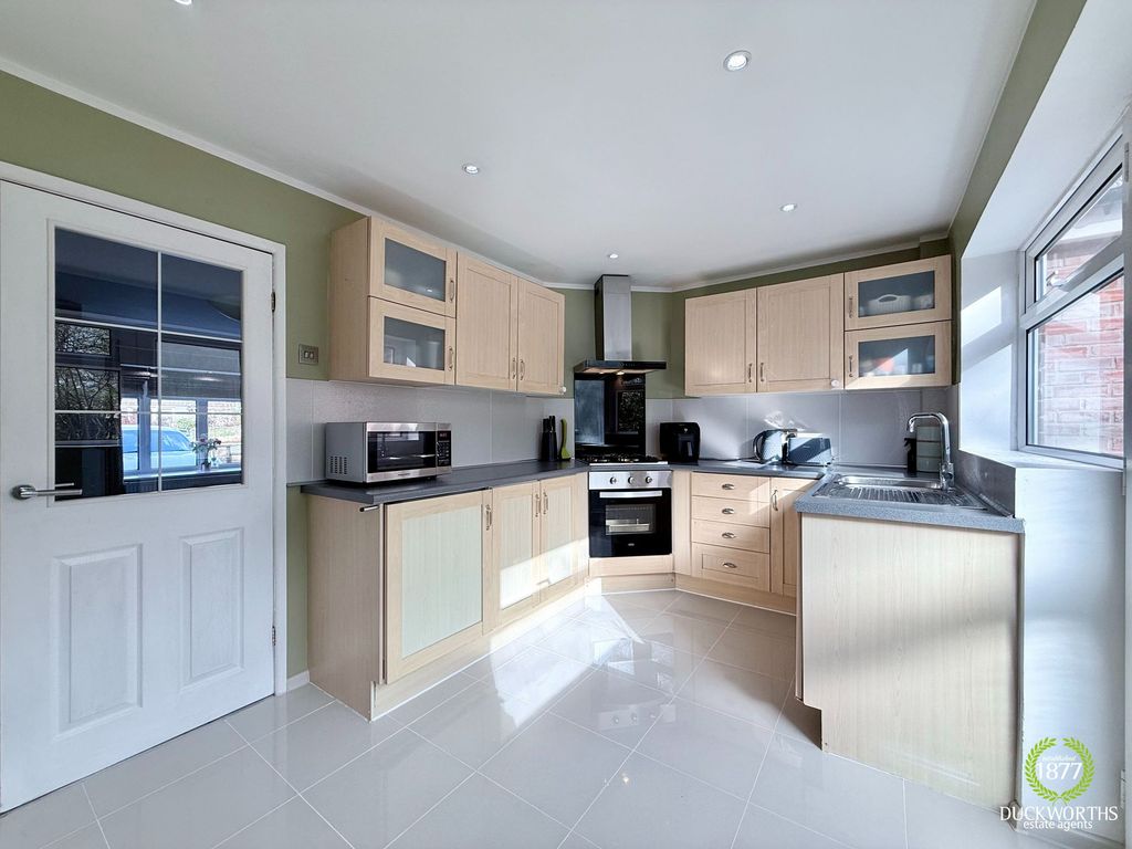 Property photo 2 of 26