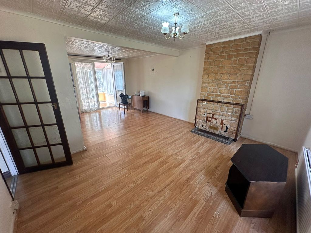 Property photo 3 of 15 Lounge (2)