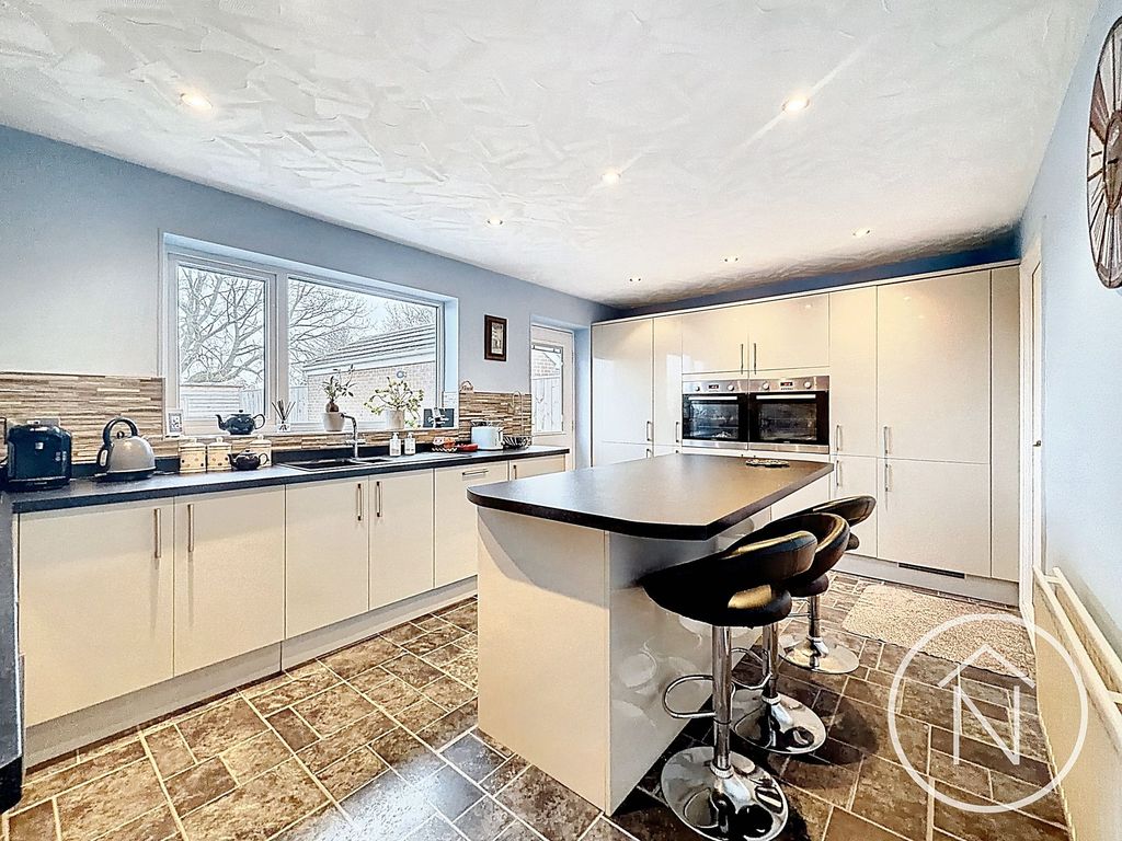 Property photo 2 of 27