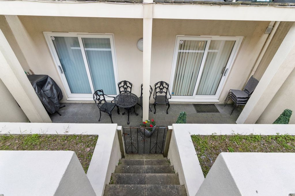 Property photo 3 of 23