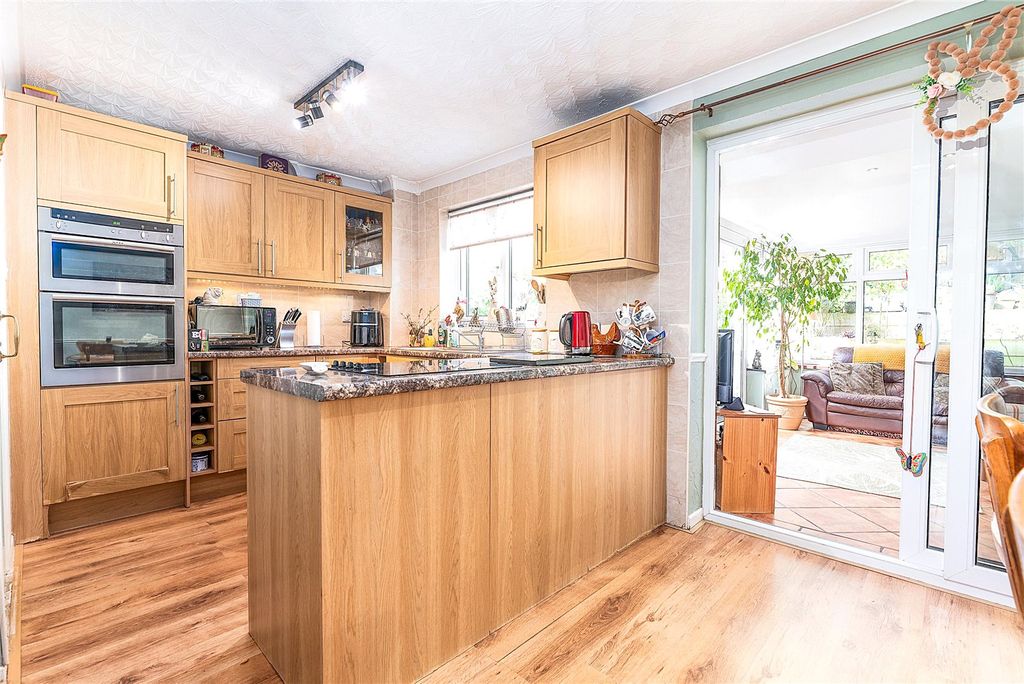 Property photo 2 of 29 Picture No. 15