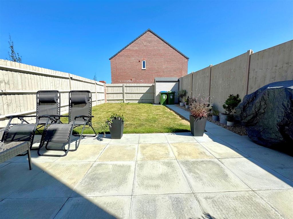 Property photo 2 of 16 Garden 4.Jpg