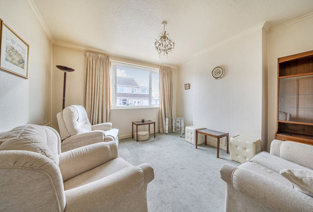 Property photo 2 of 18 1414525-10-699488...