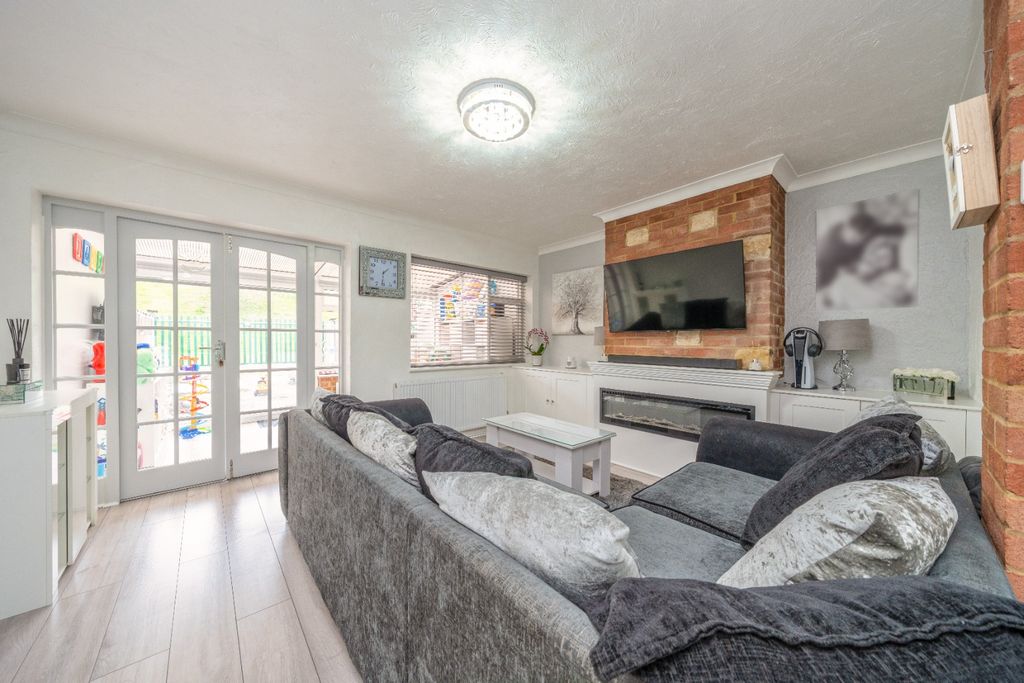 Property photo 3 of 15 5004843