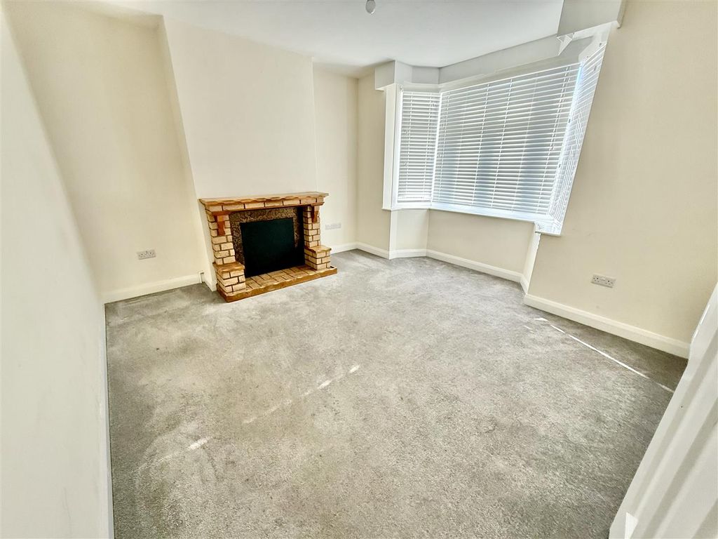 Property photo 2 of 8 Lounge