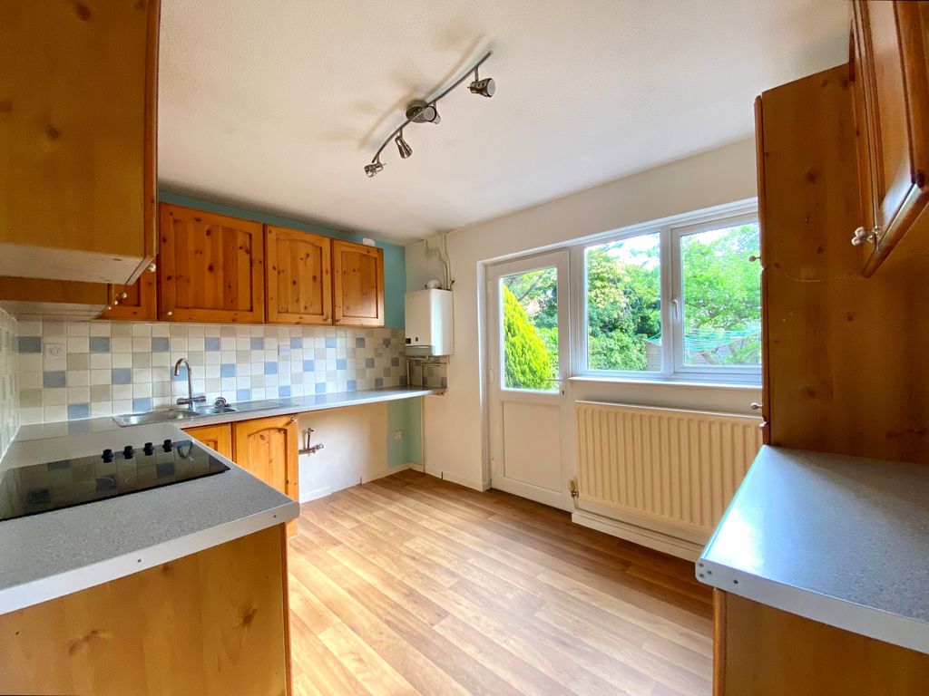 Property photo 2 of 8 Kitchen