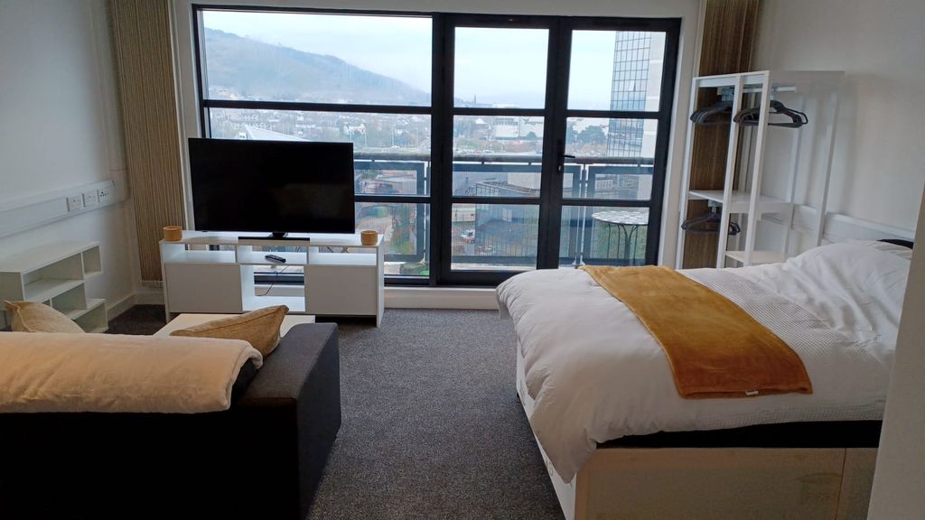 Property photo 2 of 6