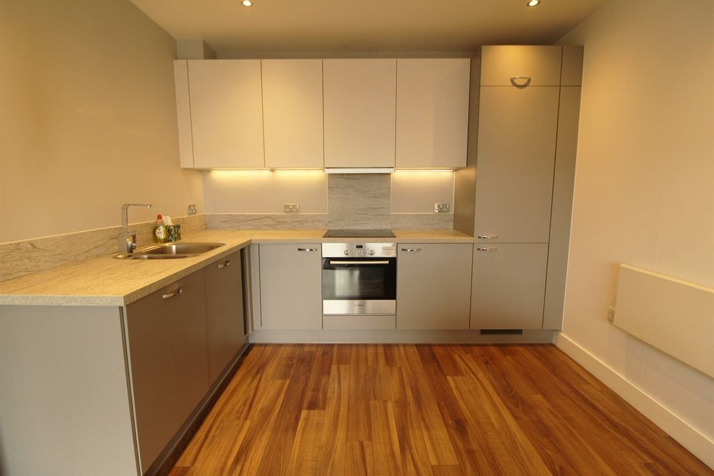 Property photo 3 of 9 Kitchen