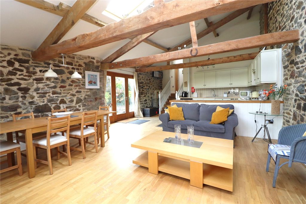 Property photo 2 of 23 Picture No. 15