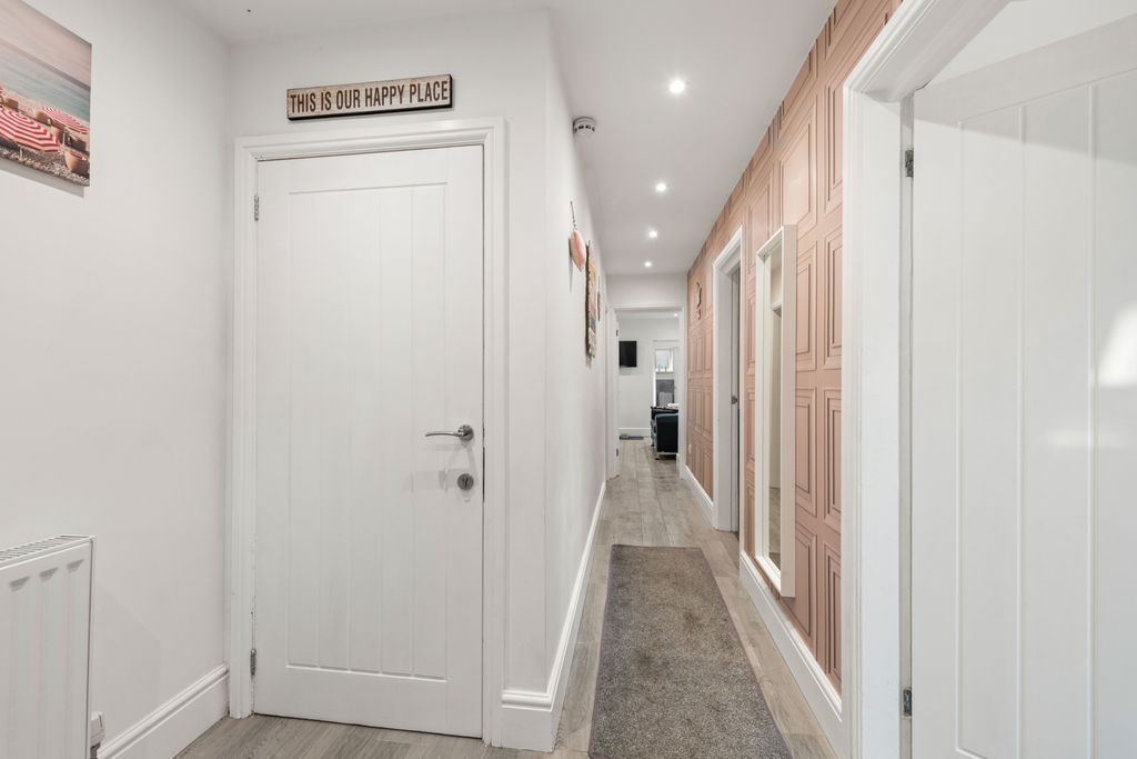 Property photo 2 of 35