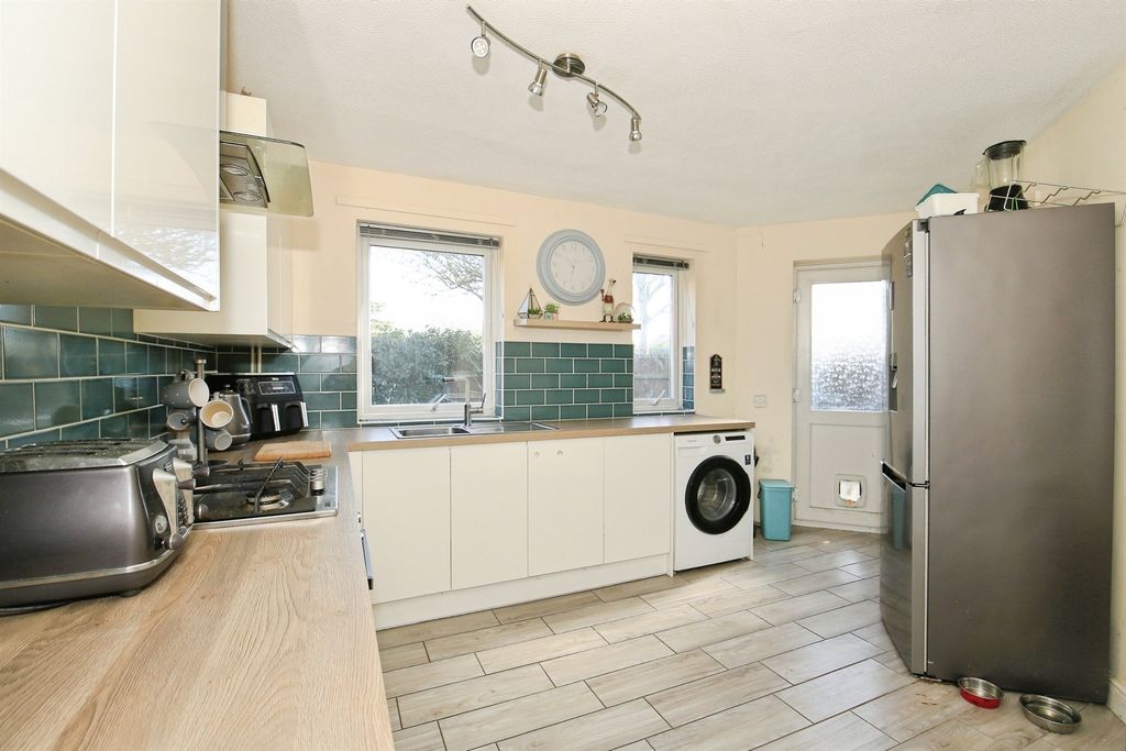 Property photo 3 of 17