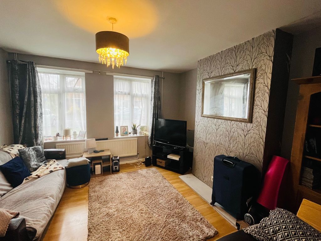 Property photo 2 of 10 Lounge