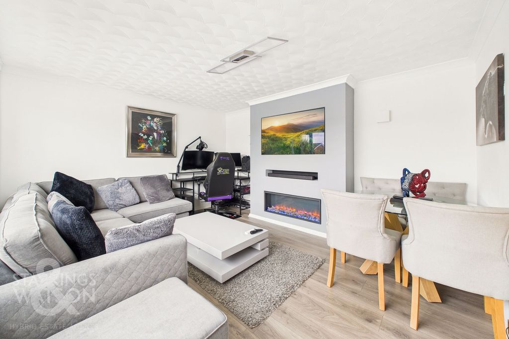 Property photo 2 of 24