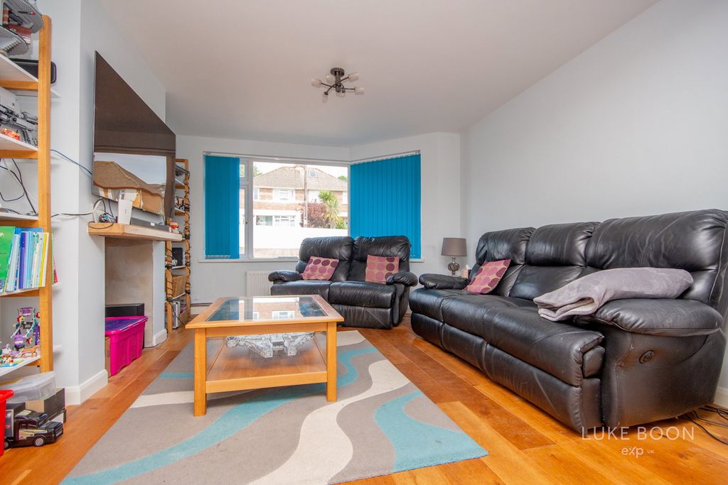 Property photo 3 of 12