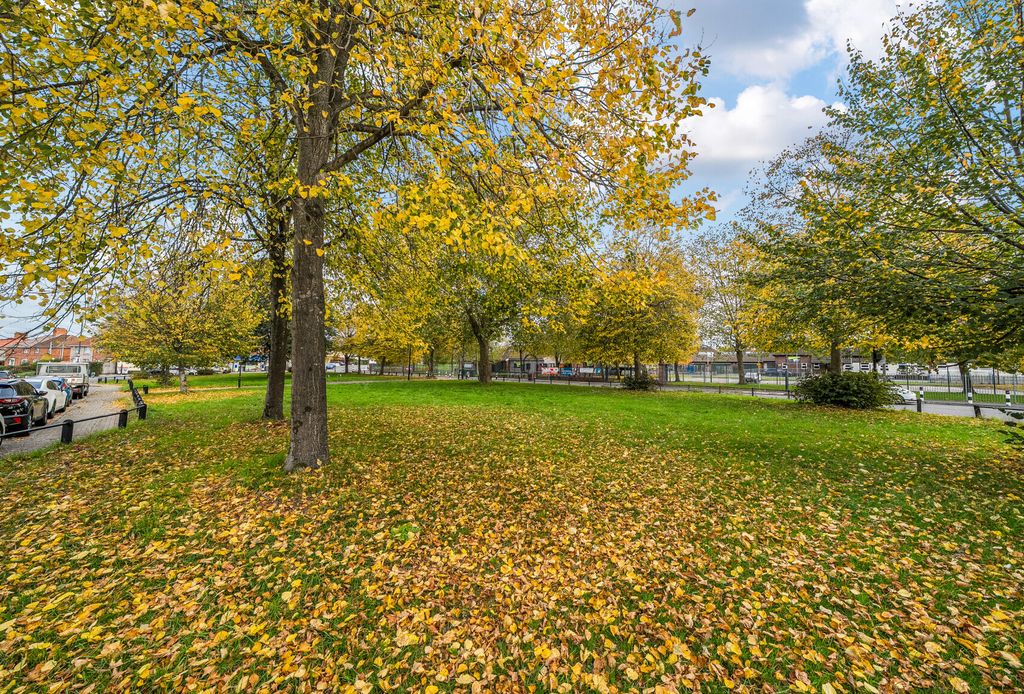 Property photo 2 of 6 1361631-7-68F2Ba3...