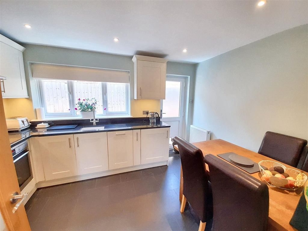 Property photo 3 of 17 Kitchen / Dining Room