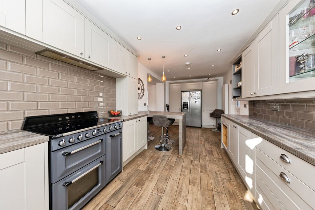 Property photo 3 of 30 Pbox-Img.Jpg