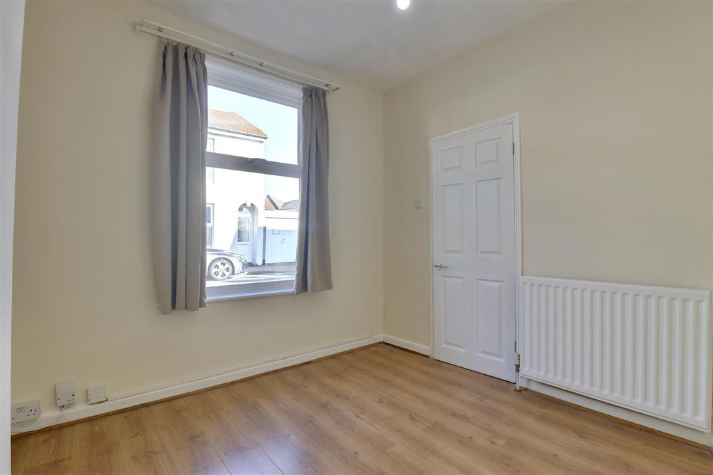 Property photo 2 of 18 835C7009-6CD1-448B-92A3-931B6E52F725_1_201_A.Jpeg