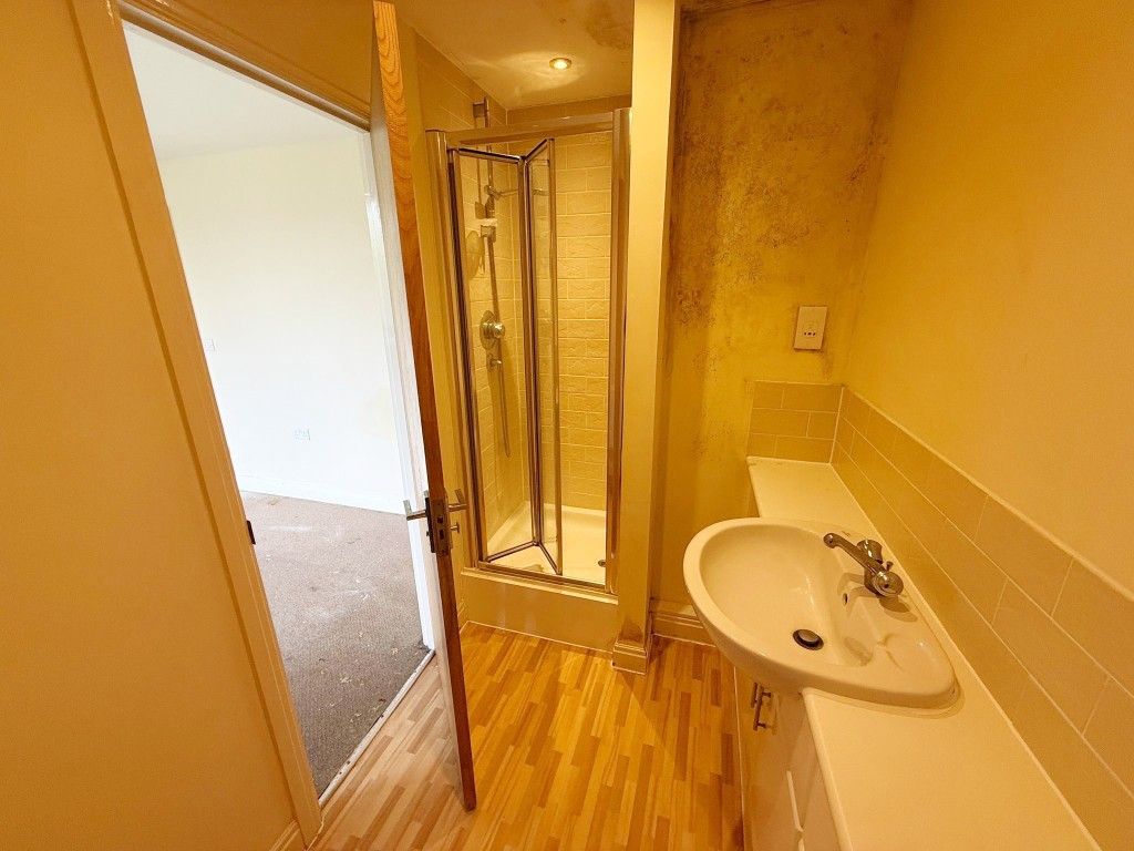 Property photo 3 of 12 En-Suit Shower With WC