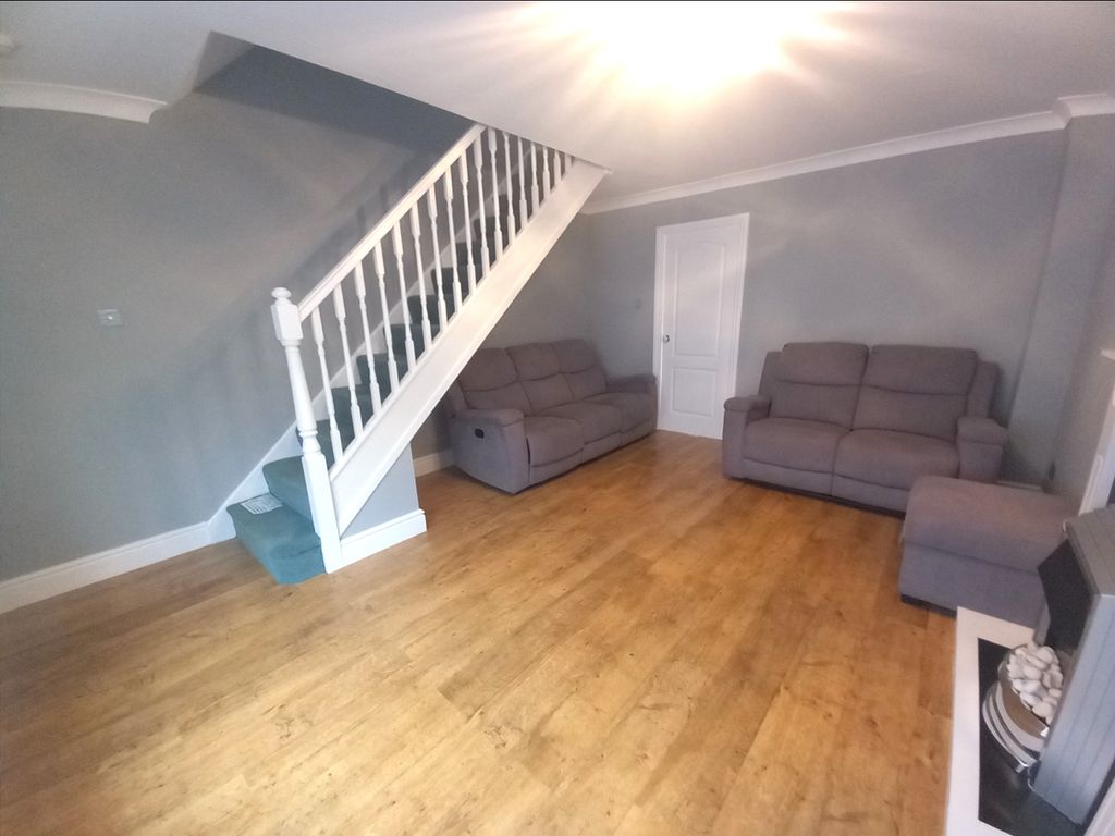 Property photo 2 of 13 Lounge