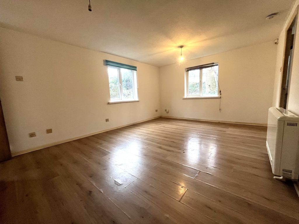 Property photo 3 of 6 Image