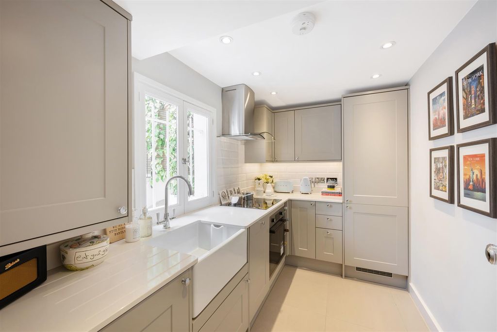Property photo 3 of 23 89A Abingdon Road Lo-7.Jpg