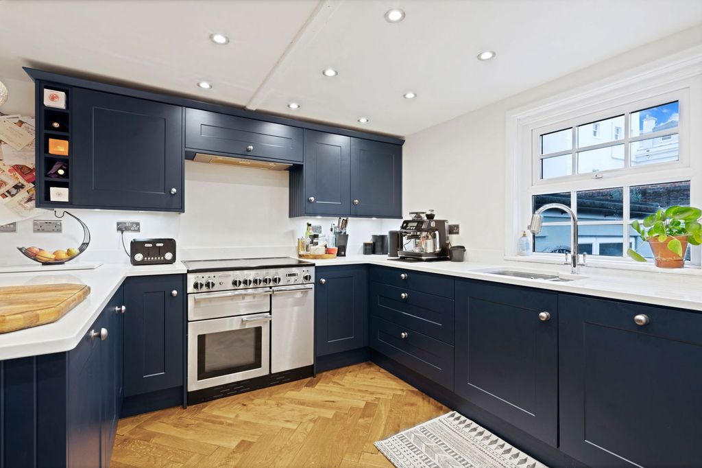 Property photo 3 of 22