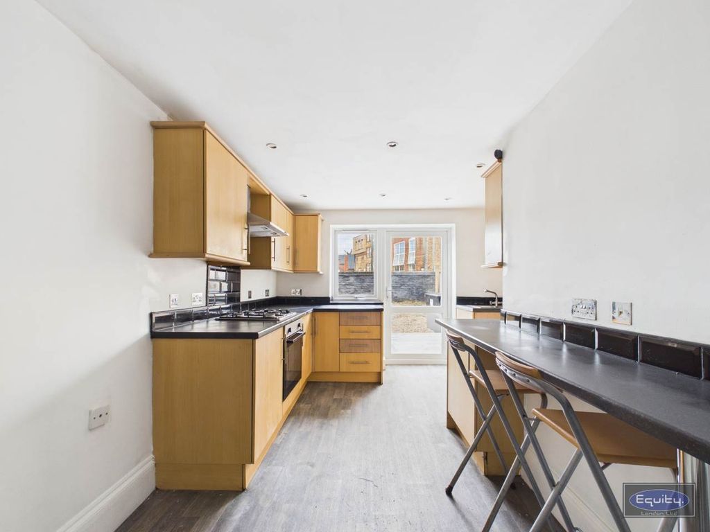 Property photo 3 of 14 Kitchen