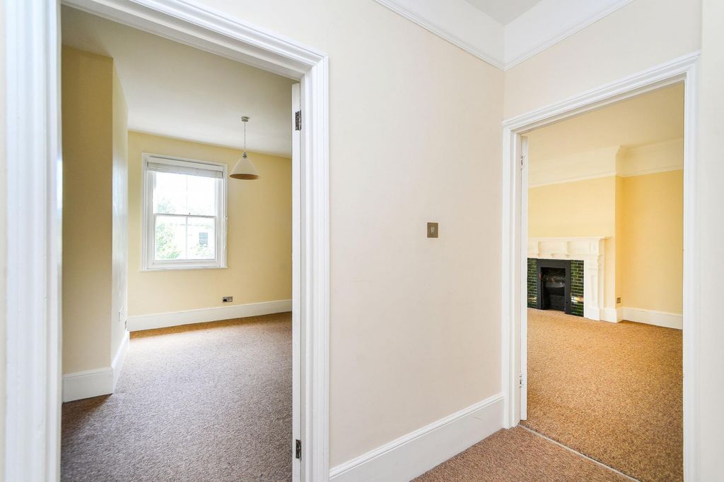 Property photo 3 of 7 Hallway