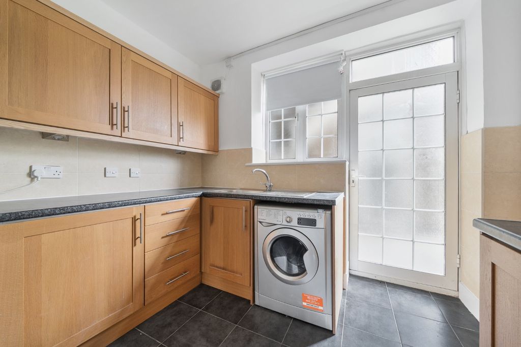 Property photo 2 of 12 Picture No. 38