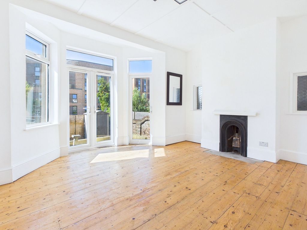 Property photo 2 of 8
