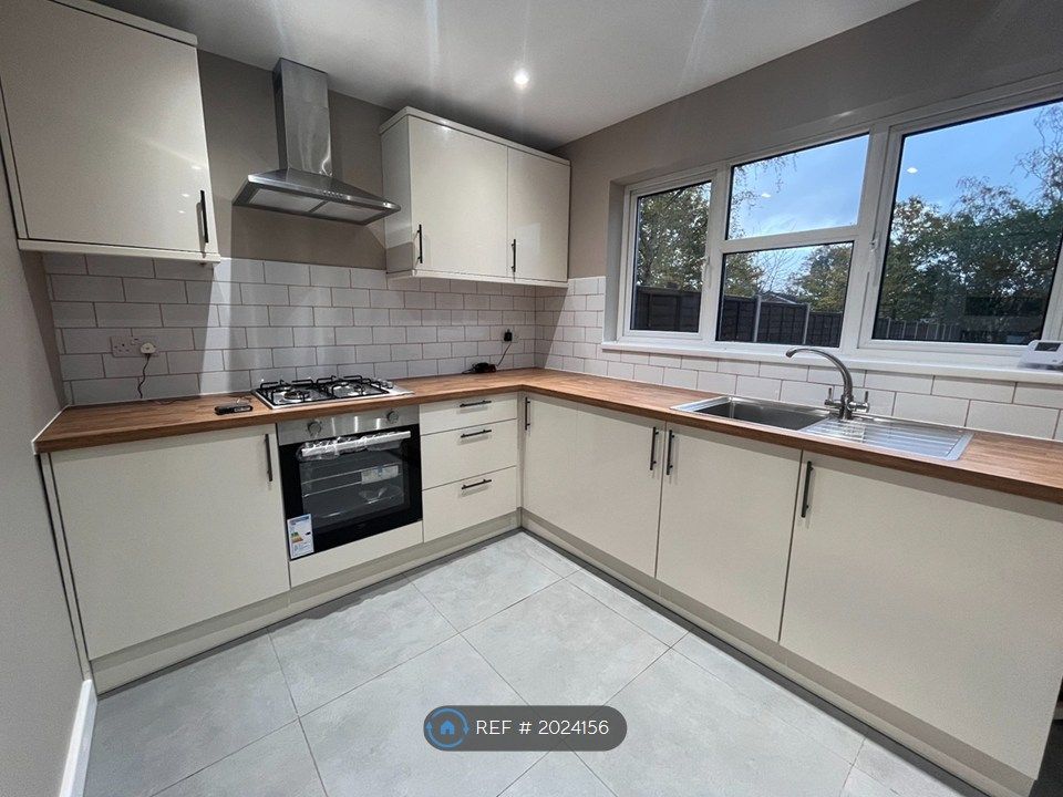 Property photo 2 of 12 Kitchen