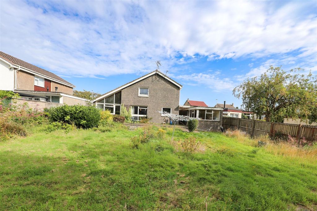 Property photo 2 of 12 B