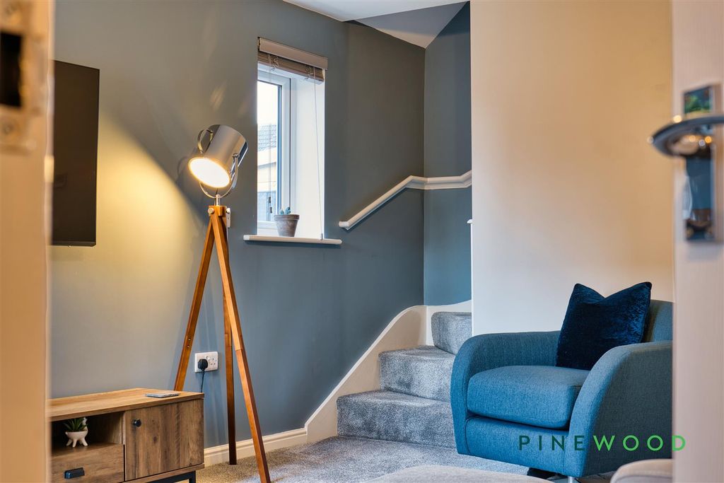 Property photo 3 of 25 Lounge