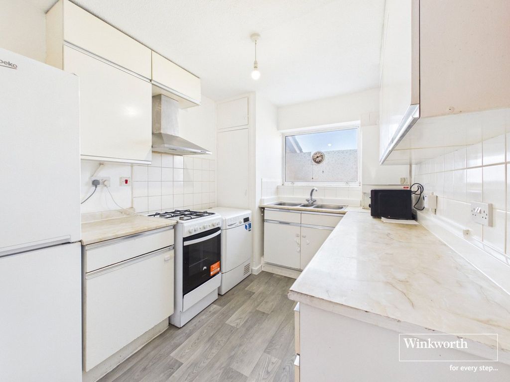 Property photo 3 of 7 Kitchen