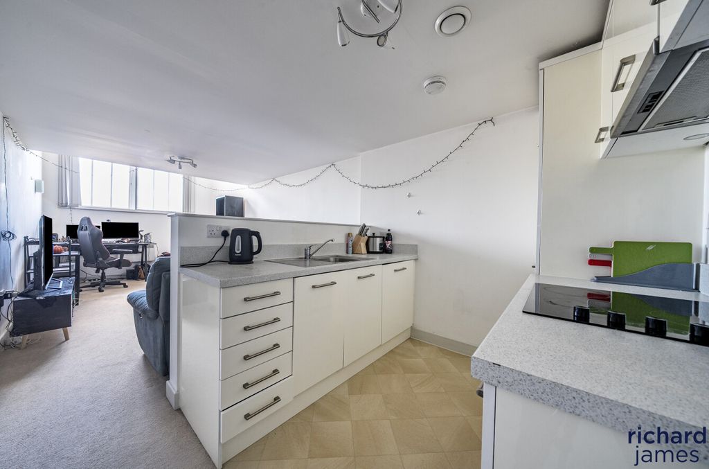 Property photo 3 of 13 8F44c8dc1B474420Ad452F7Eb904Bb97