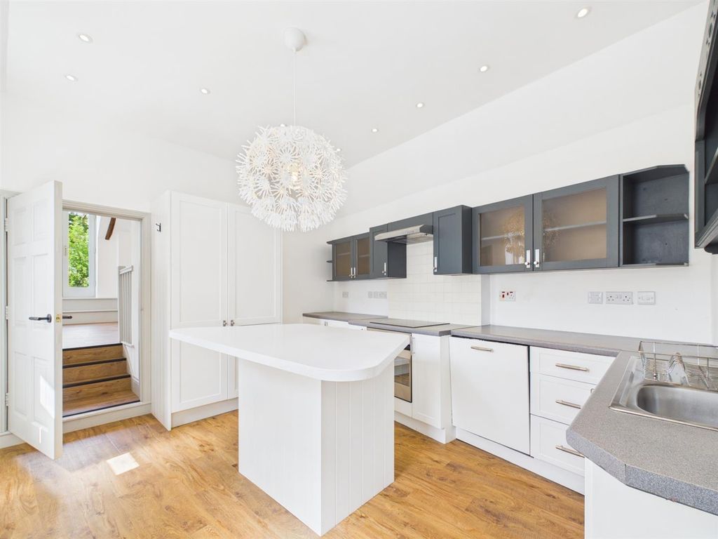 Property photo 3 of 10 Kitchen/Dining Room