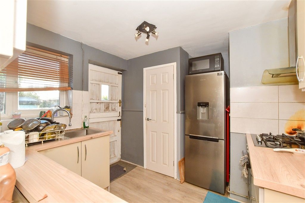 Property photo 3 of 7 Kitchen