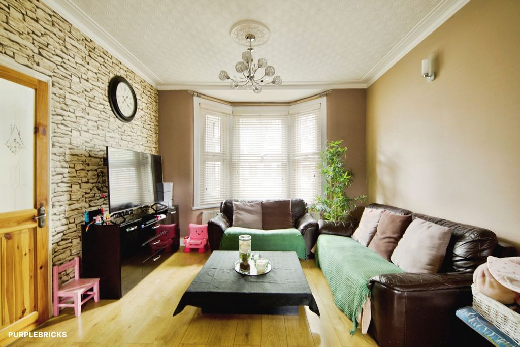 Property photo 1 of 31 Lounge