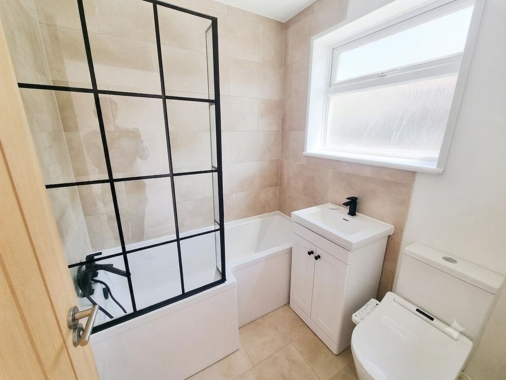Property photo 3 of 13 Bathroom