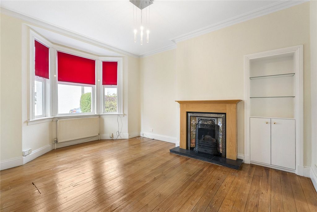 Property photo 3 of 33 9 Glebe Gardens