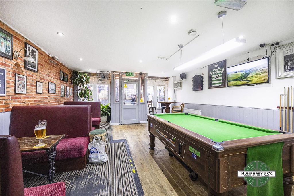 Property photo 2 of 12 30   St James's Street -010.Jpg