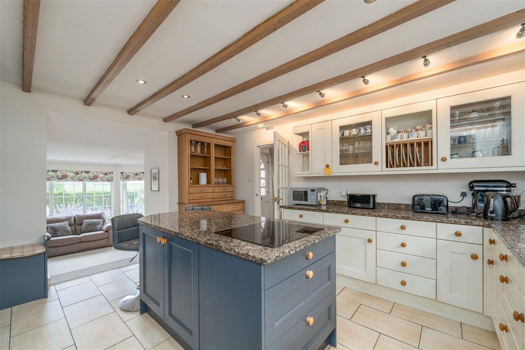 Property photo 3 of 48 Thickside_House-14.Jpg