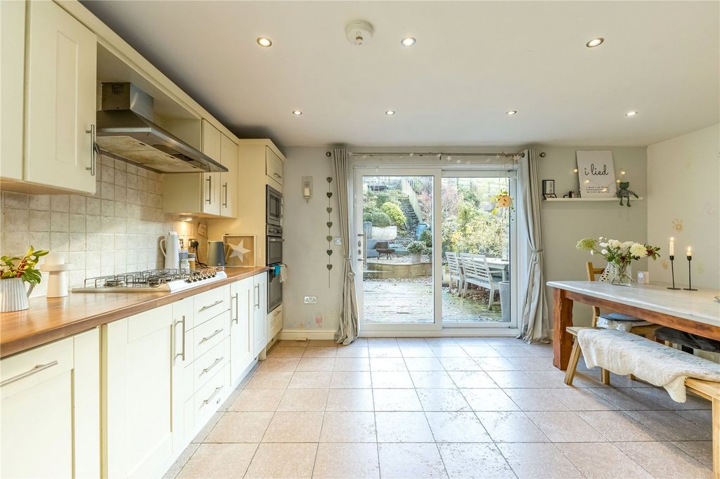 Property photo 2 of 22 Dining Kitchen