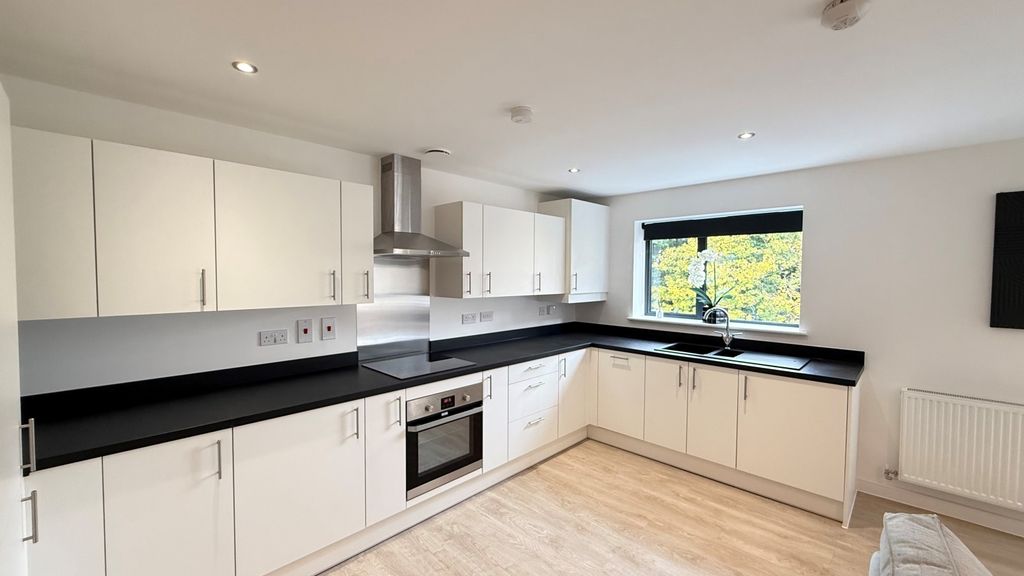 Property photo 2 of 12 23 Maythorn 2