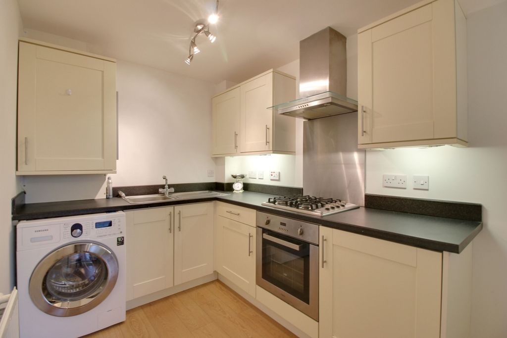 Property photo 3 of 6 Kitchen