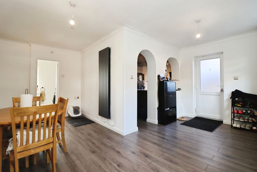 Property photo 3 of 20 Pbox-Img.Jpg