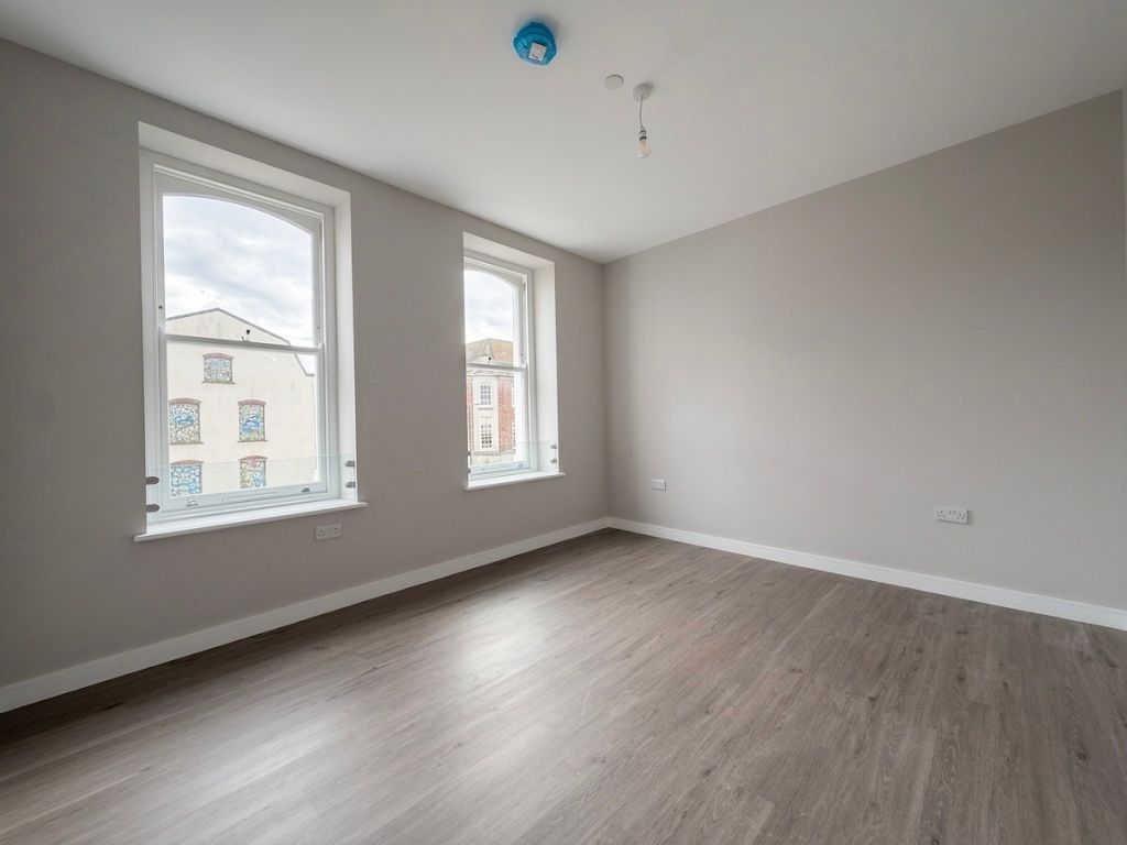 Property photo 3 of 7 Balcony